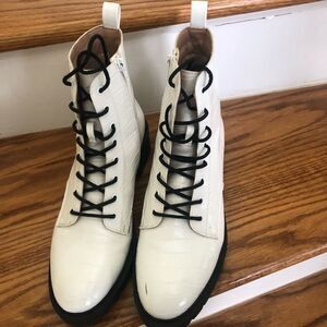 White Fashion Boots Size 10